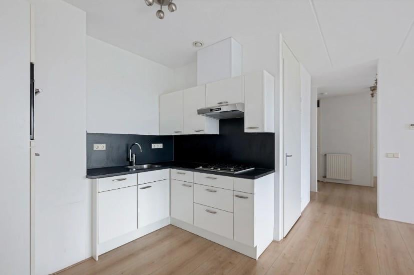Een luxueus instap klaar appartement op de 2e woonlaag met een groot balkon