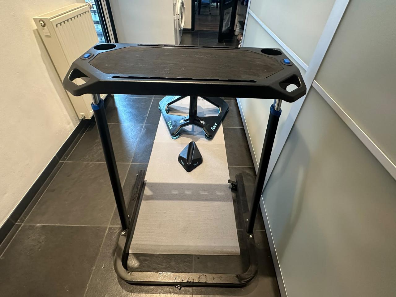 Tacx NEO 2T Smart fietstrainer + Neo Motion Plates + Tafel