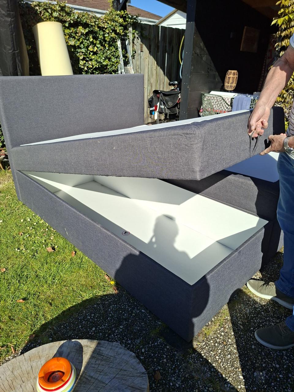 Boxspringbedden. In zeer goede en nette staat. 160 x 200