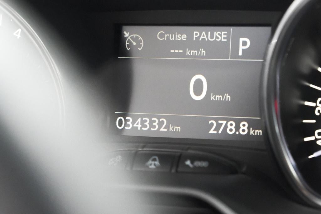 Peugeot 2008 puretech 110 eat6 allure | trekhaak | apple carplay | parkeers