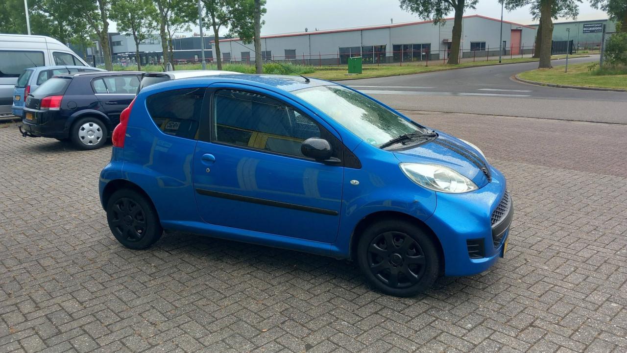 Peugeot 107 1.0 12v XR 3deurs bj:2009 SPORTIEF airco apk 2027 !!!
