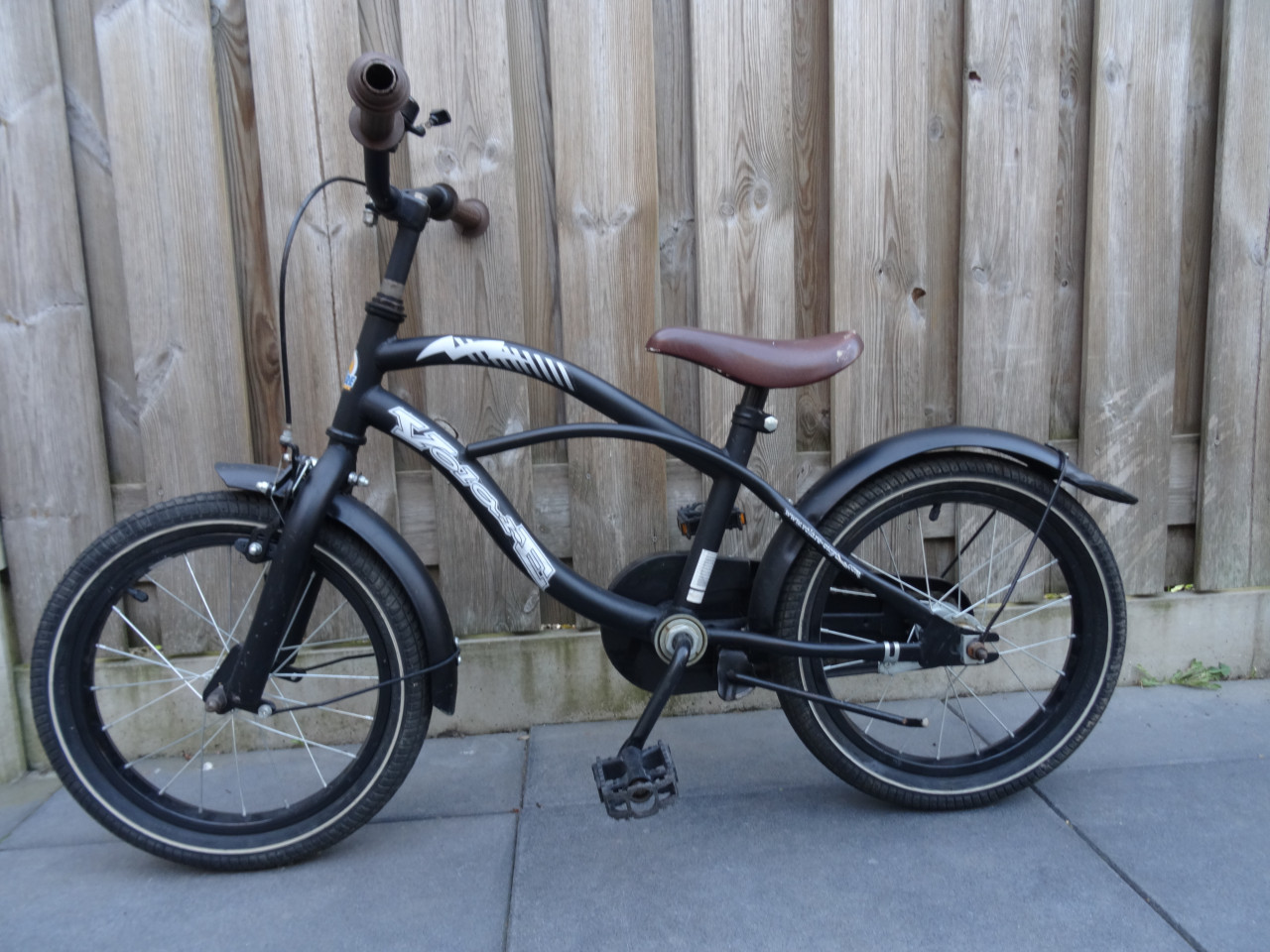 Volare Black Cruiser 16 inch jongensfiets