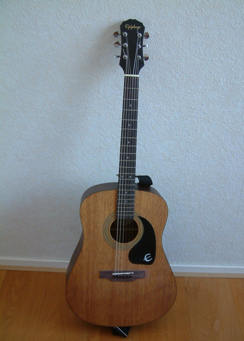 Epiphone western gitaar 1997  goede klank  incl draagriem