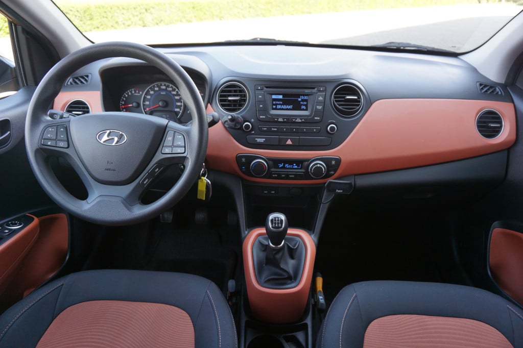 Hyundai I 10 1.0i i-motion comfort climate / cruise / parkeers. / nap