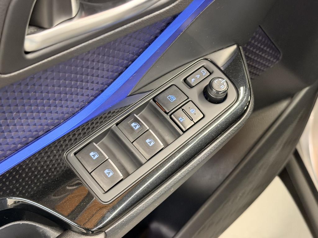 Toyota C-hr 1.8 hybrid bi-tone plus