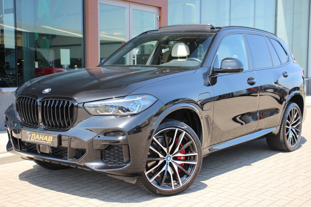 BMW X5 xdrive45e high executive m-sport | pano | luchtvering | 360 camera |