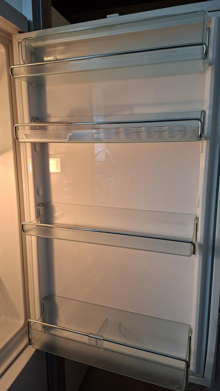 Koelkast met diepvrieskast