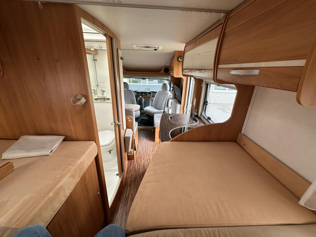 Hymer Onbekend hv 562 compacte hymer van | half-integraal met lengtebedden 