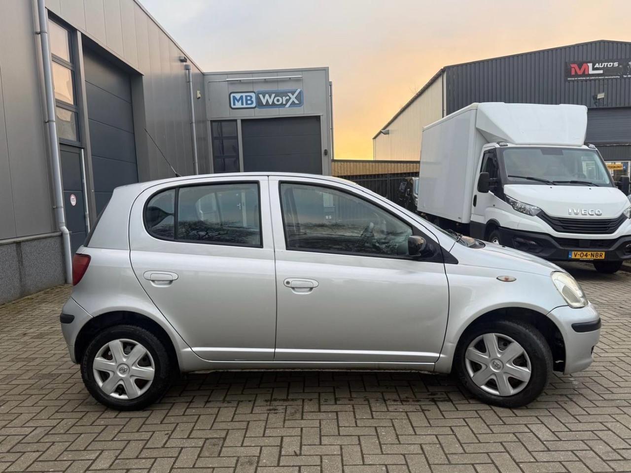 Toyota Yaris 1.0 VVT-i Terra 167.381KM