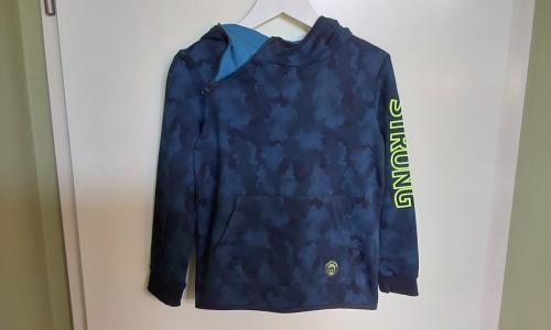 Donkerblauwe sweater met capuchon van het merk s.Oliver in maat 116/122