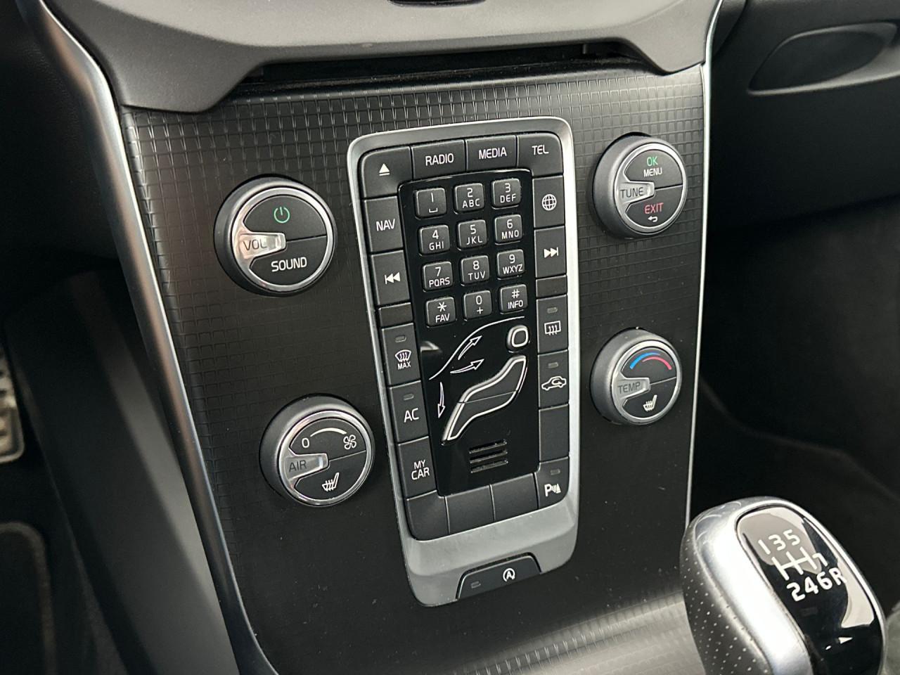 Volvo V40 2.0 T2 R-Design - FULL LED - DEALER OND - NAVI