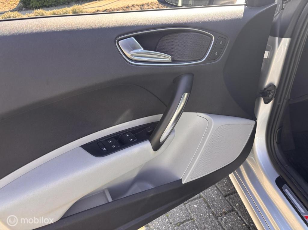 Audi A1 Sportback 1.4 tfsi pro line s-line aut/navi/xenon/stoelv.