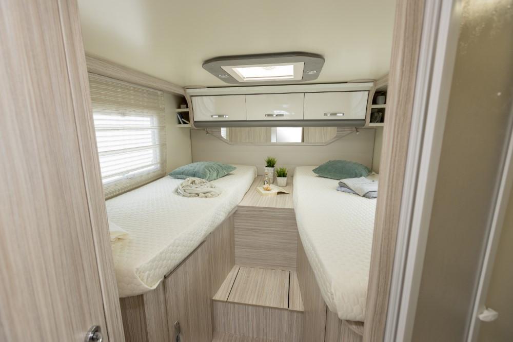 Elnagh T-Loft 530 2019 - Lengtebedden - Automaat - Fietsendrager op chassis