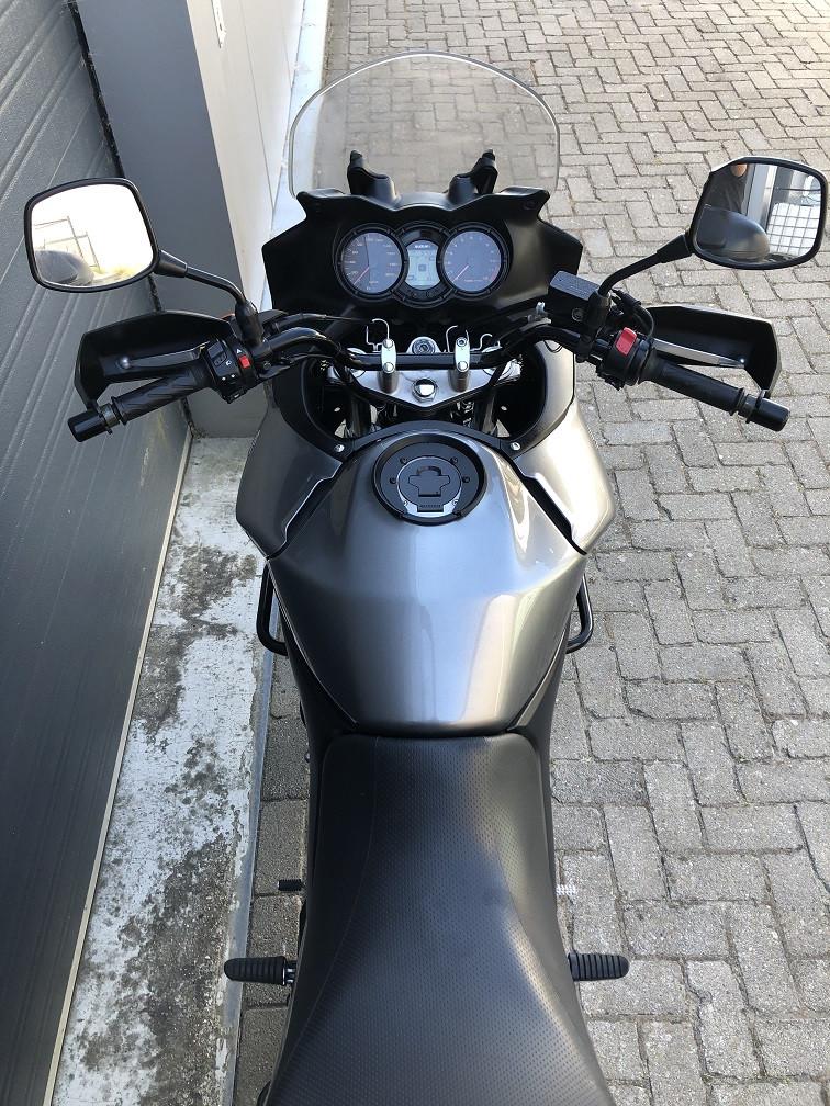 Complete Suzuki DL650 ABS uit 2008 met 30dkm, nieuwe banden etc €3795,-