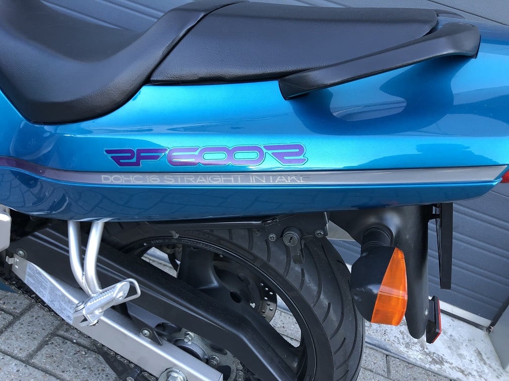 Suzuki RF600R uit 1997 met slechts 22 dkm, absolute nieuwstaat! €1750,-