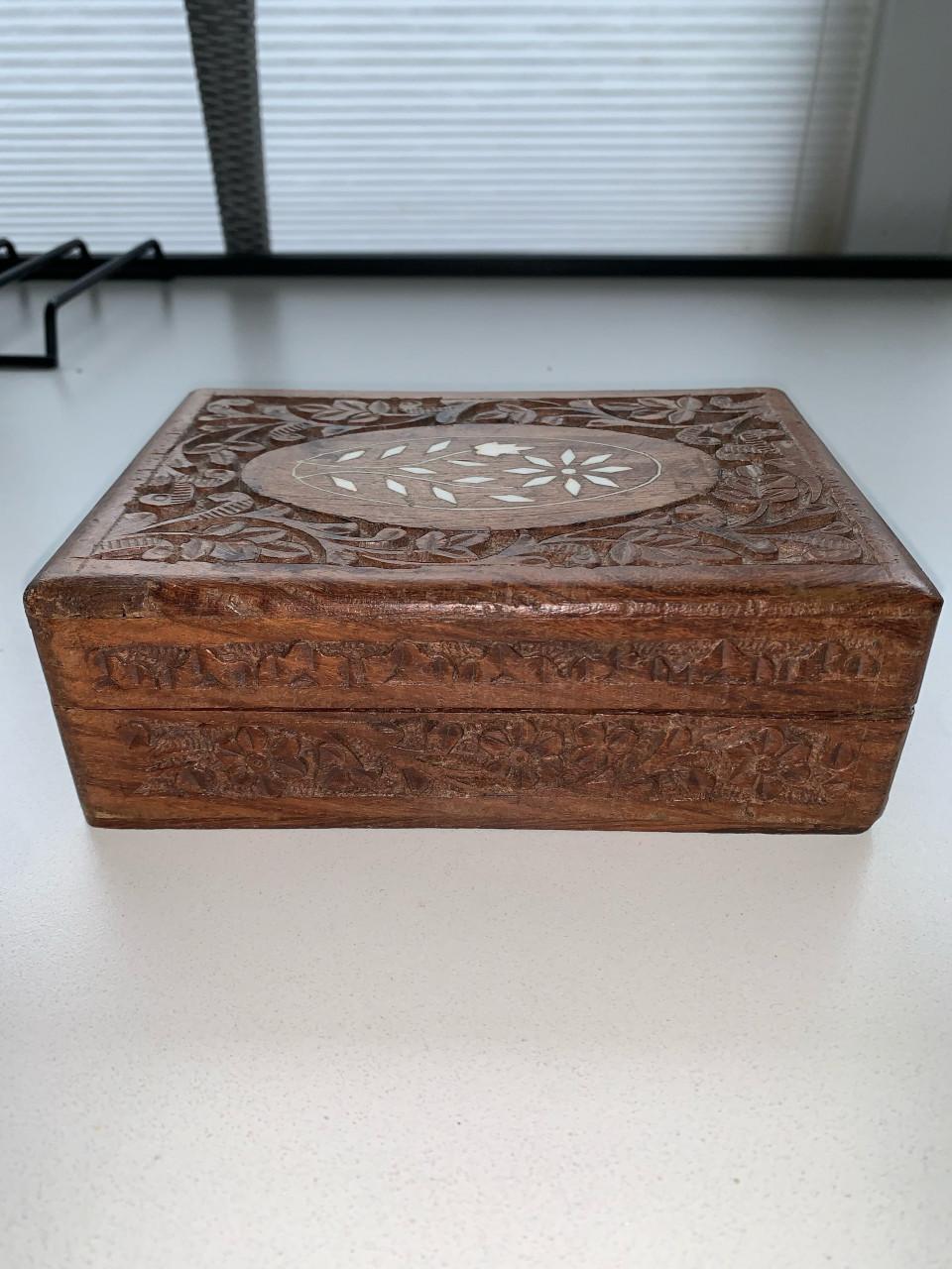 Mooi houtsnijwerk kistje