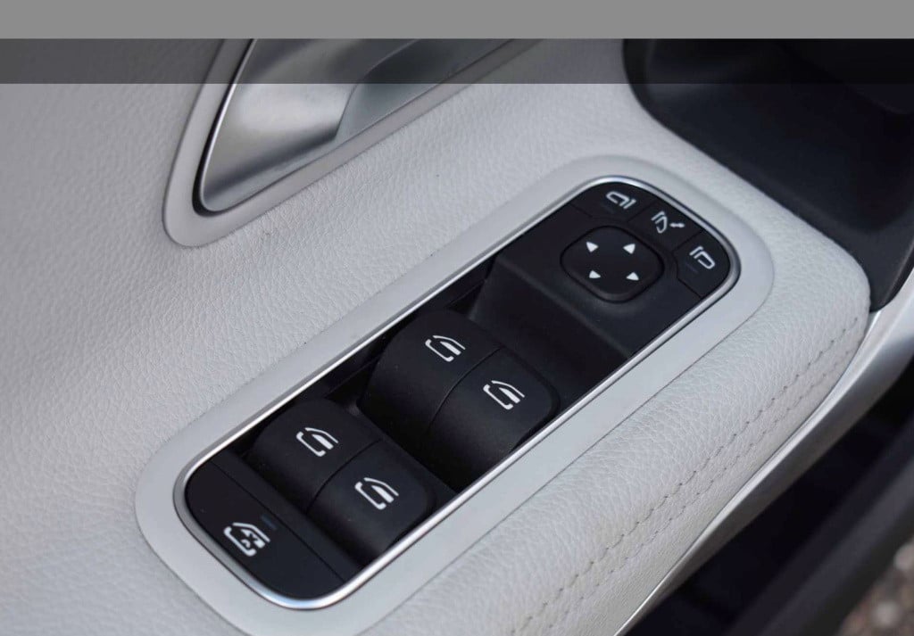Mercedes-Benz A-Klasse 250 e business solution amg limited l panoramaschuif