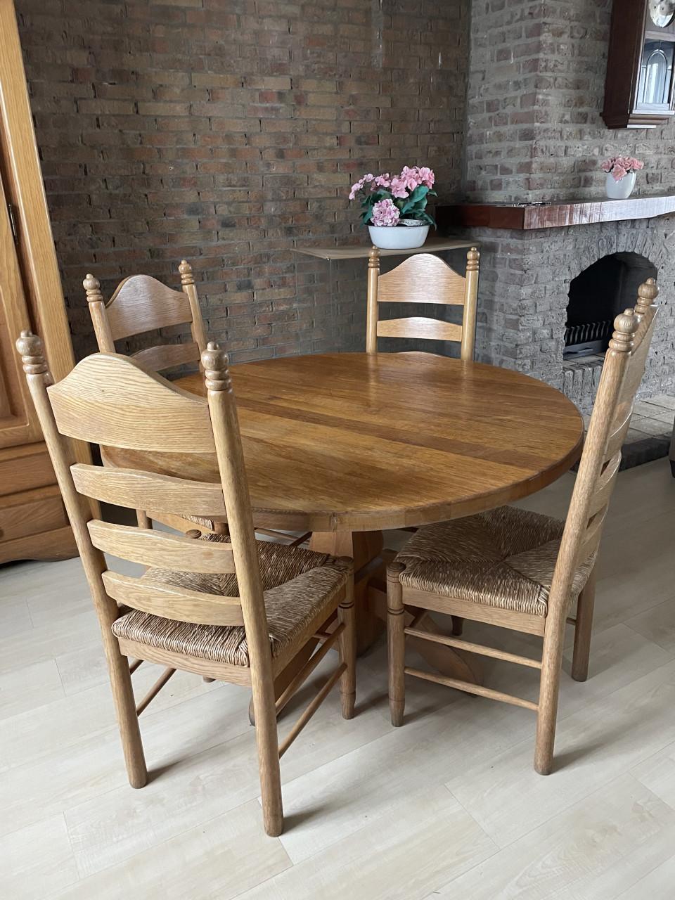 Eettafel met 4 stoelen