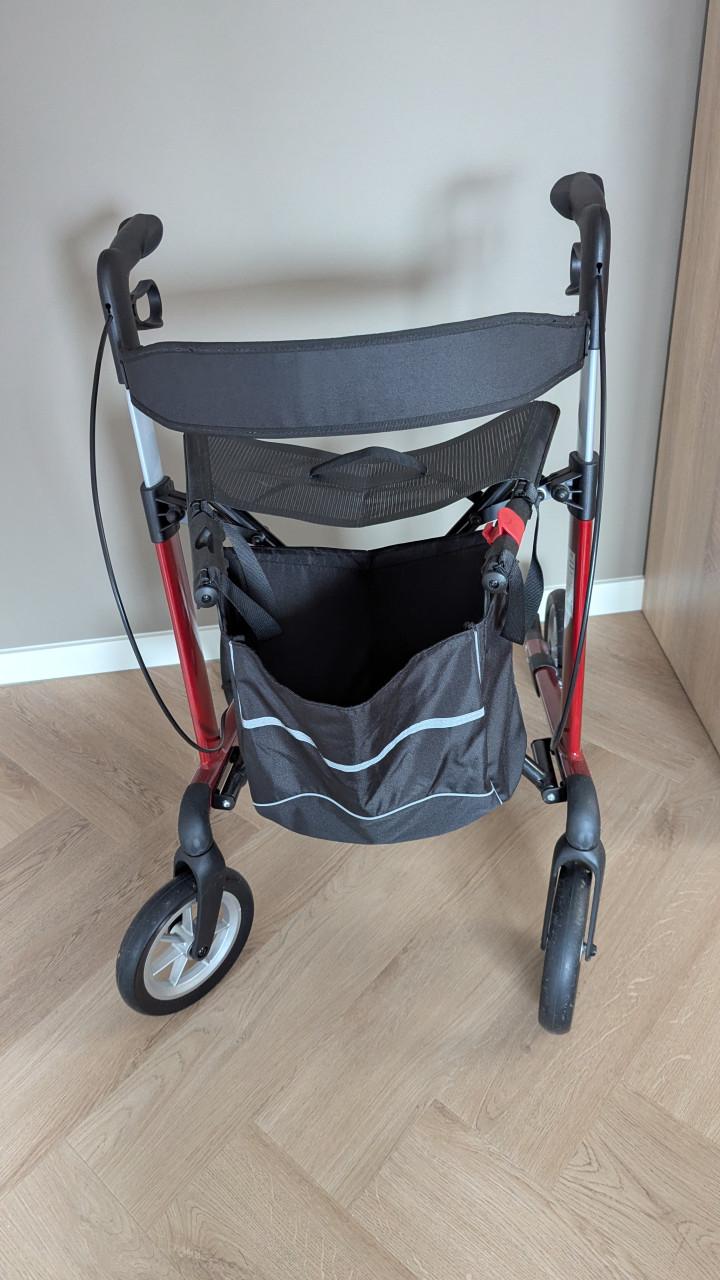 Rollator lichtgewicht zo Goed als nieuw