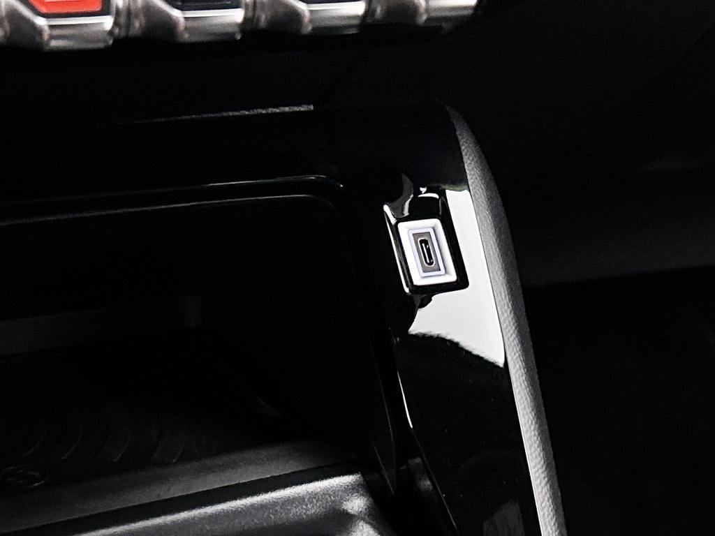 Peugeot E-2008 ev gt 50 kwh | rijklaar | adaptive cruise | icockpit | keyle