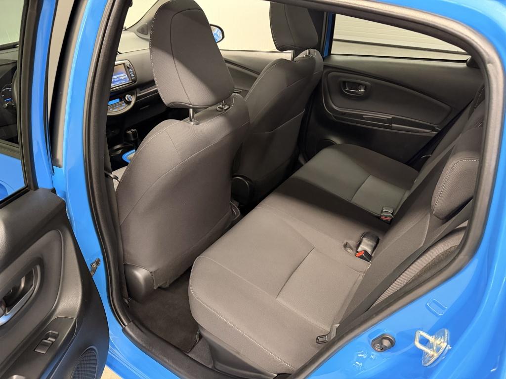 Toyota Yaris 1.5 hybrid skyblue edition