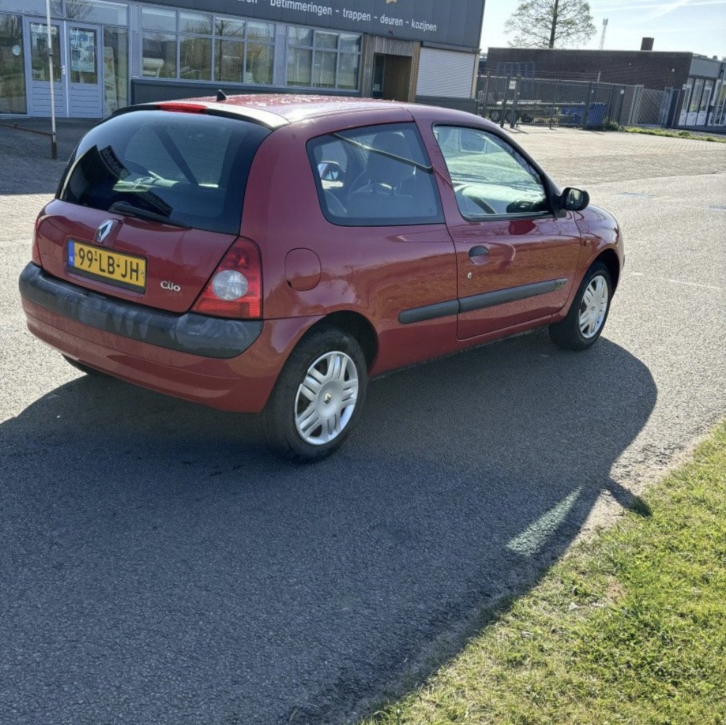Renault Clio voljaar apk!