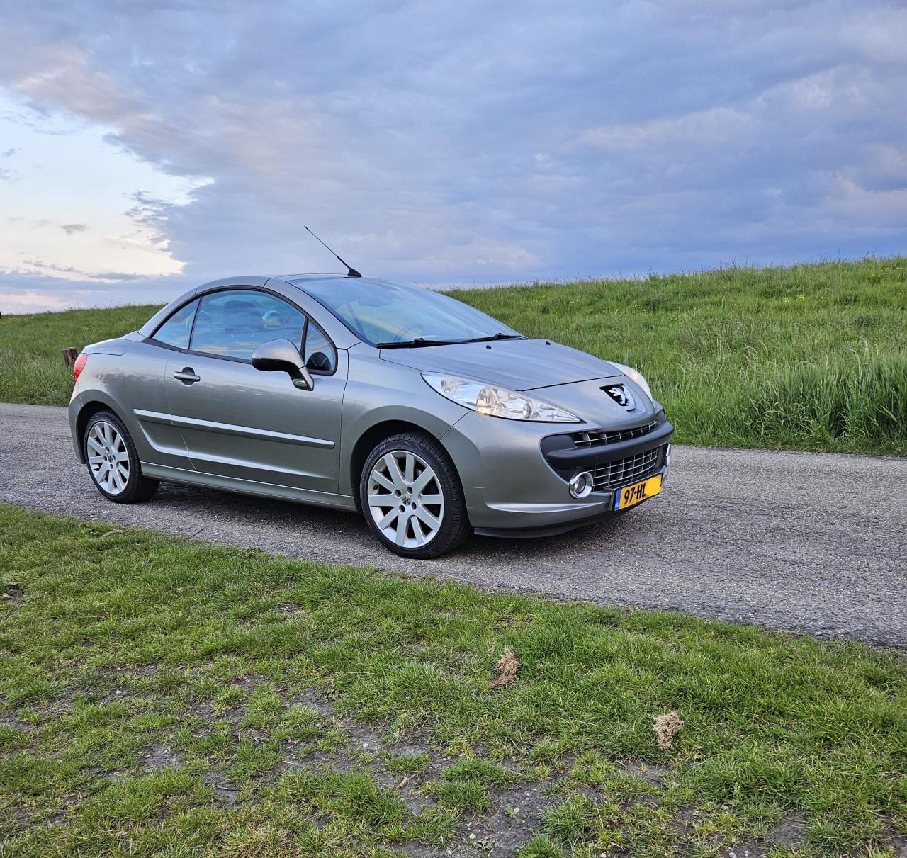 Mooie Peugeot 207cc Cabrio