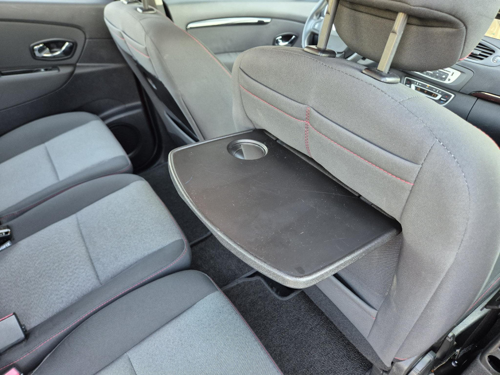 Renault Scenic 1.6 110 expression navigatie, clima, trekhaak, all seasonban