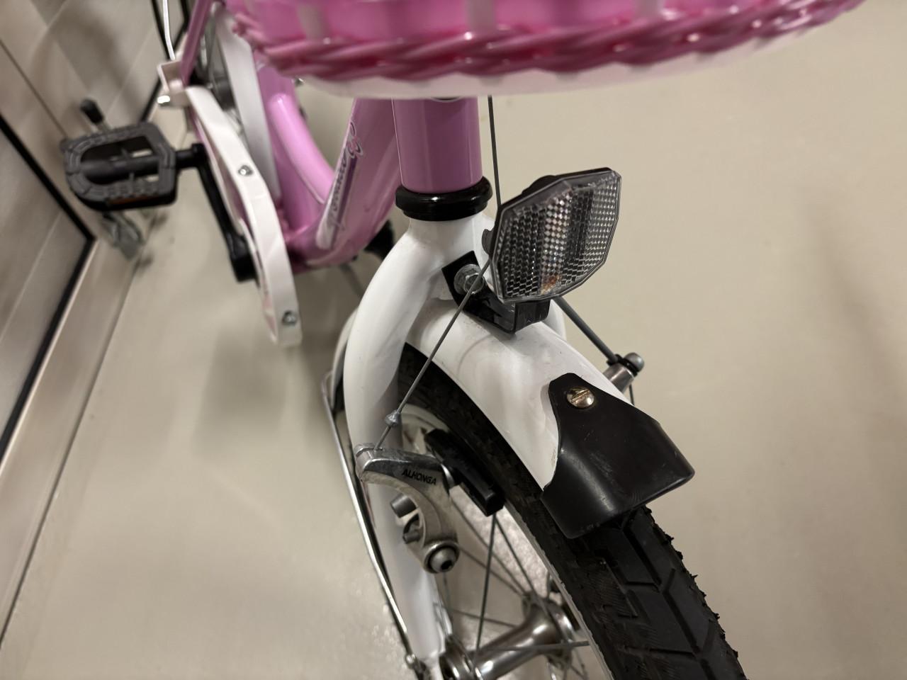 Mooie meisjesfiets 16 inch voor de leeftijd van 4-6 jaar.