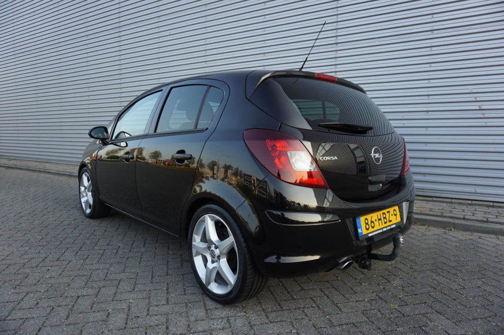 Opel Corsa 1.4-16v sport airco / cruise / elektr. ramen / trekhaak / nap