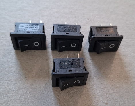 4x On/Off Schakelaars 15x21MM   NIEUW