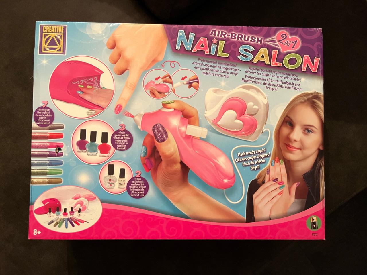 Nail salon airbrush