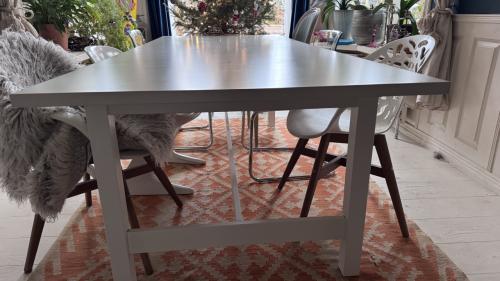 Witte ikea eettafel uittrekbaar 240-300