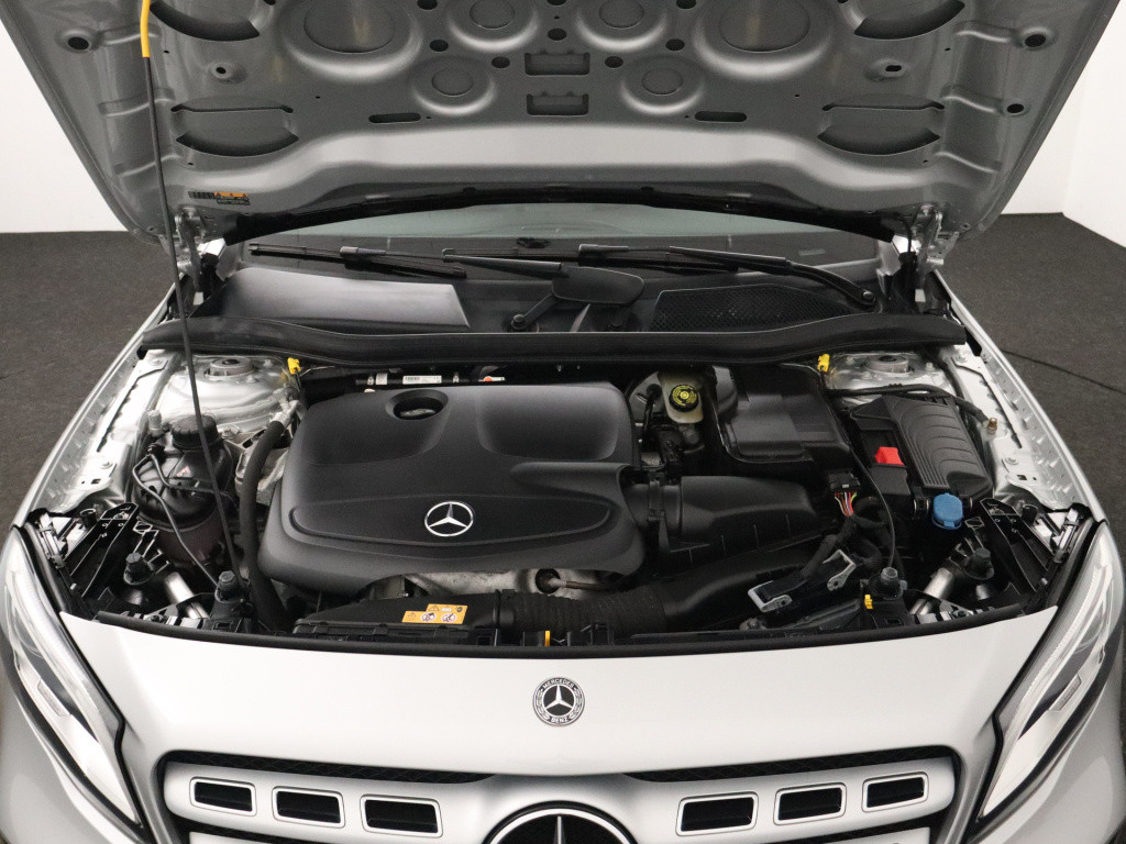 Mercedes-Benz Gla-klasse 180 business solution amg | lage km stand | amg li