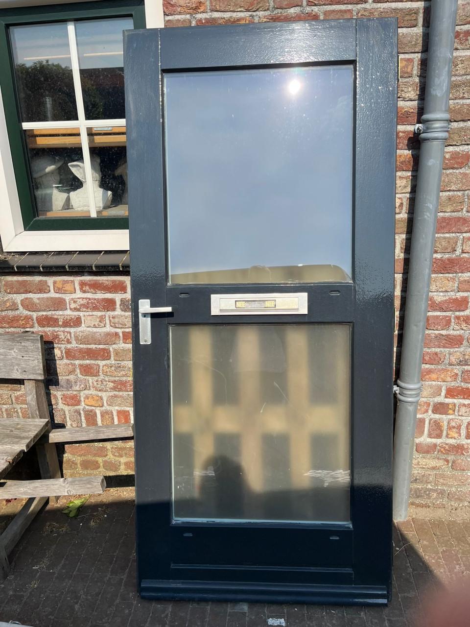 Hardhouten buitendeur