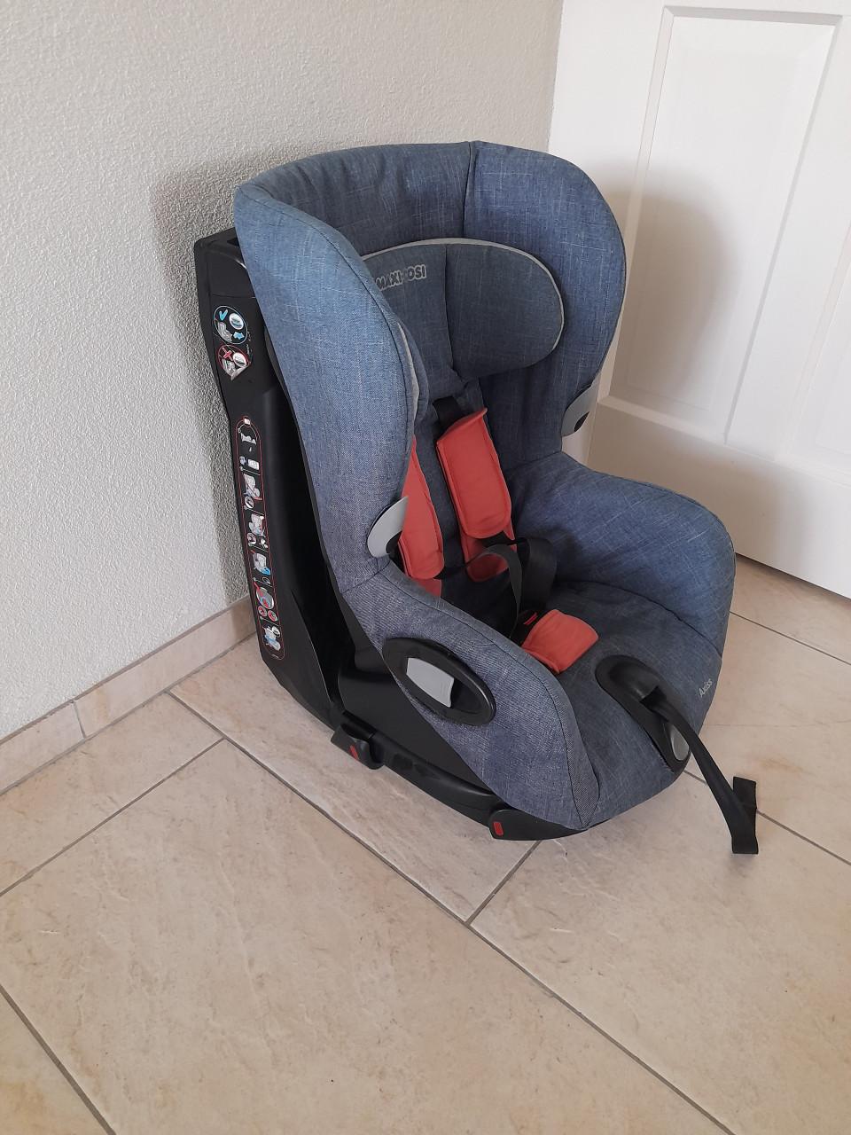 Maxi - cosi Axiss Draaibaar autostoel 9/18 kg  (in goede staat)