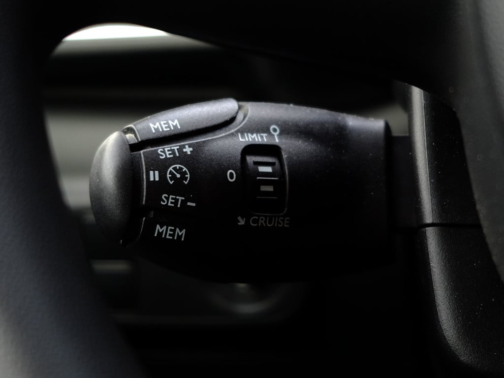 Citroen C3 1.2 puretech 83pk shine | stoelverwarming | park. sensoren | car