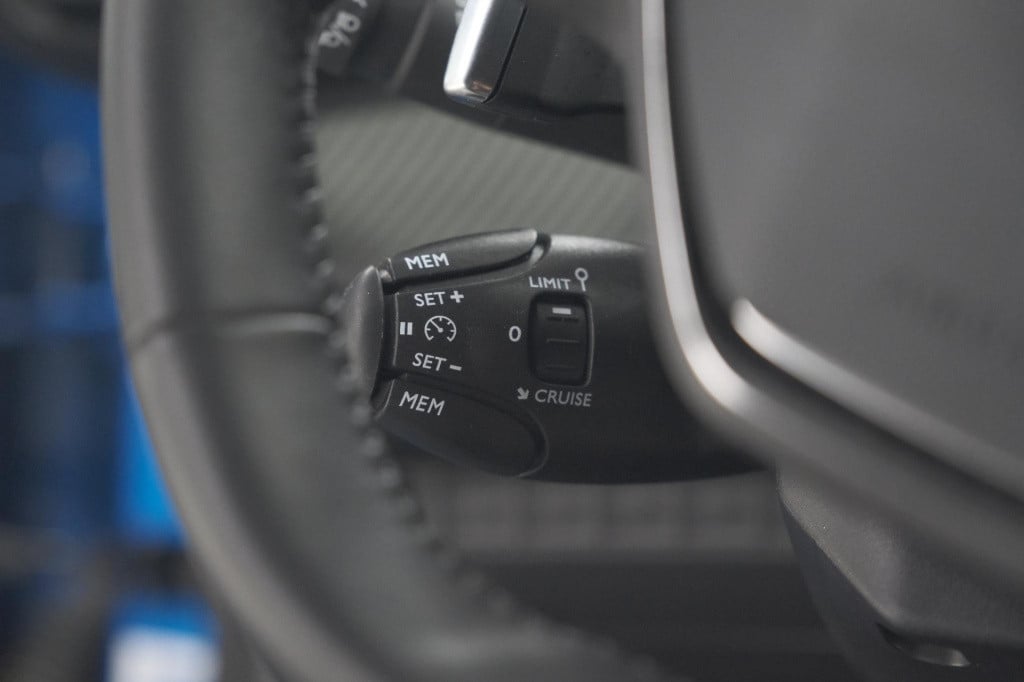 Peugeot 2008 puretech 130 eat8 blue lease allure | camera | navigatie | par
