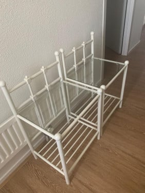 2 Witte Nachtkastjes | Glas & Metaal