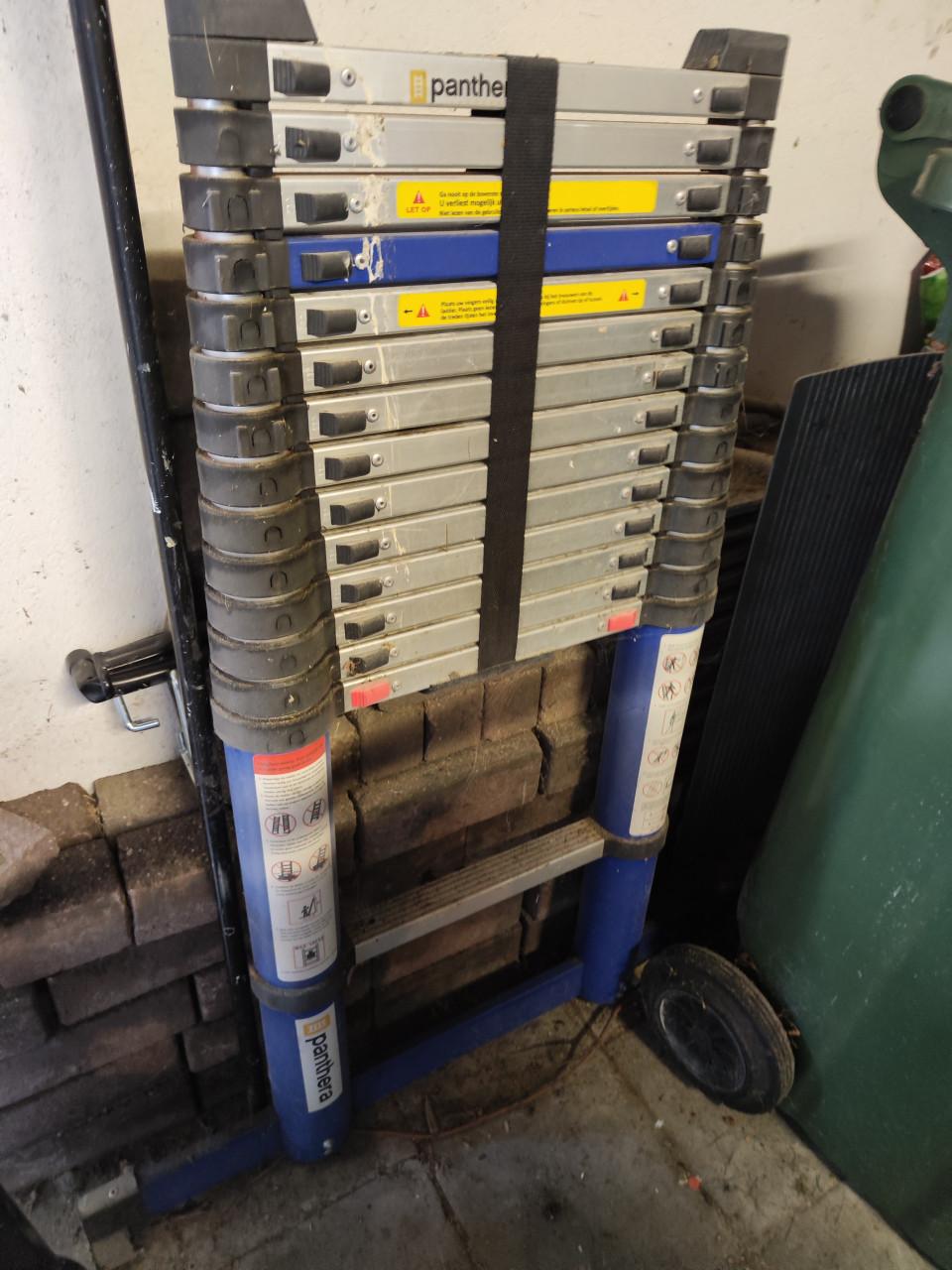 Uitschuifbare ladder