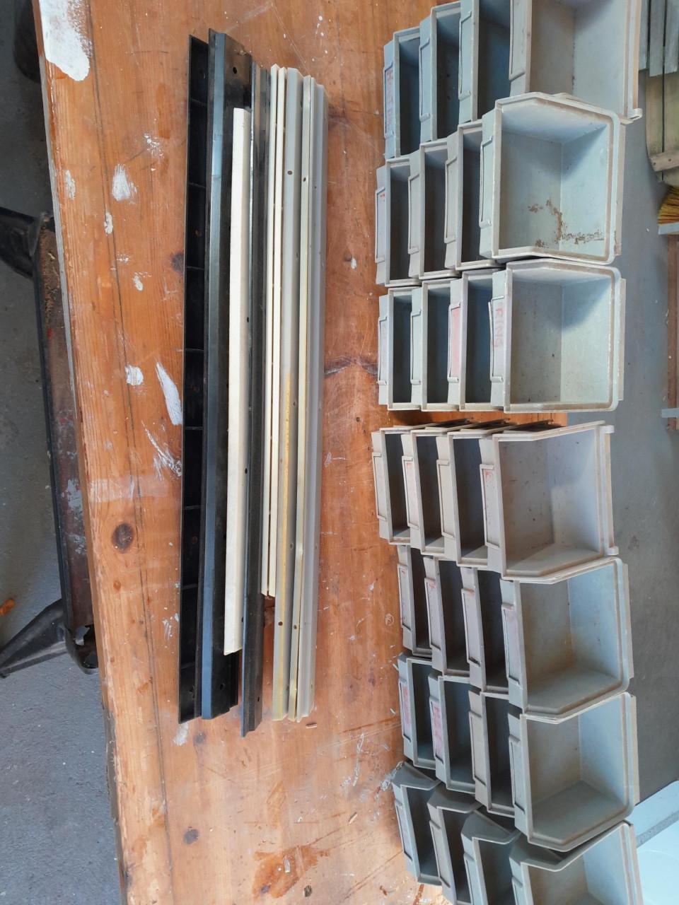 Gratis af te halen in Vlissingen:  28 magazijnbakjes (Kruizinga)