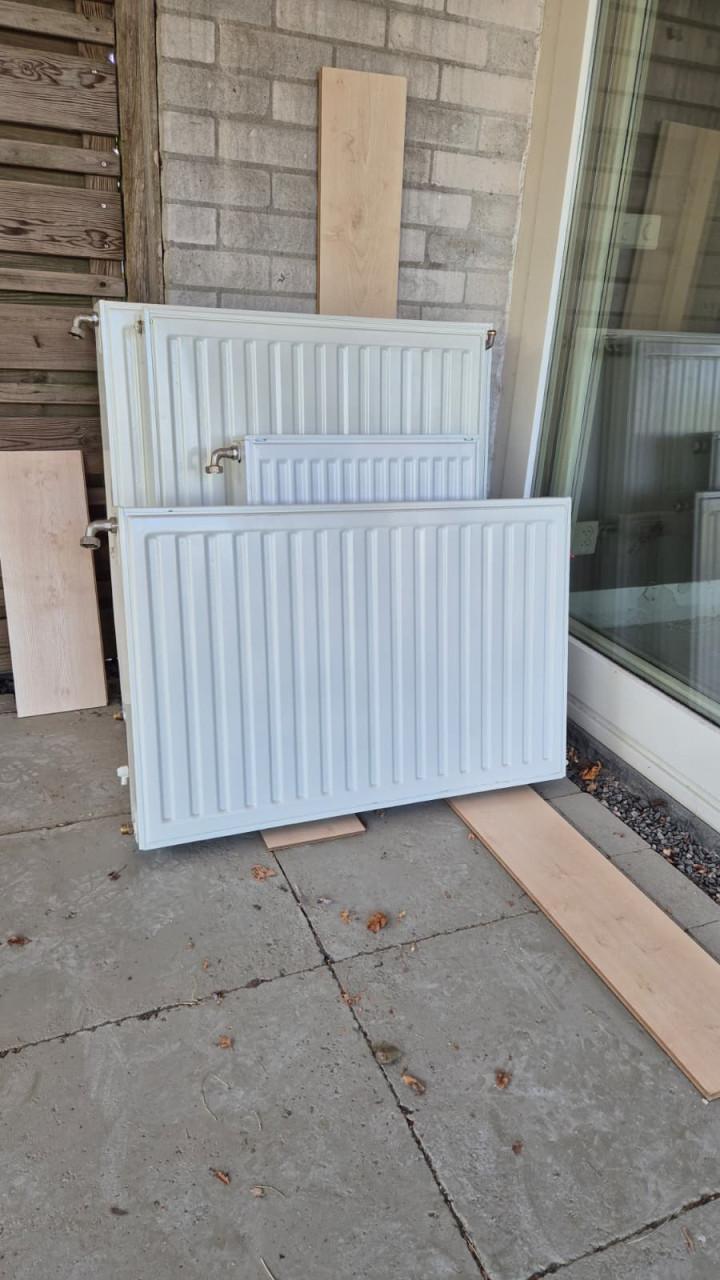 5 radiatoren incl toebehoren