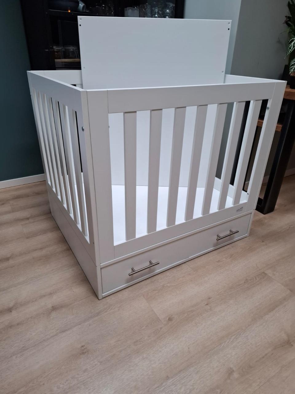 Zeer nette, witte box te koop!