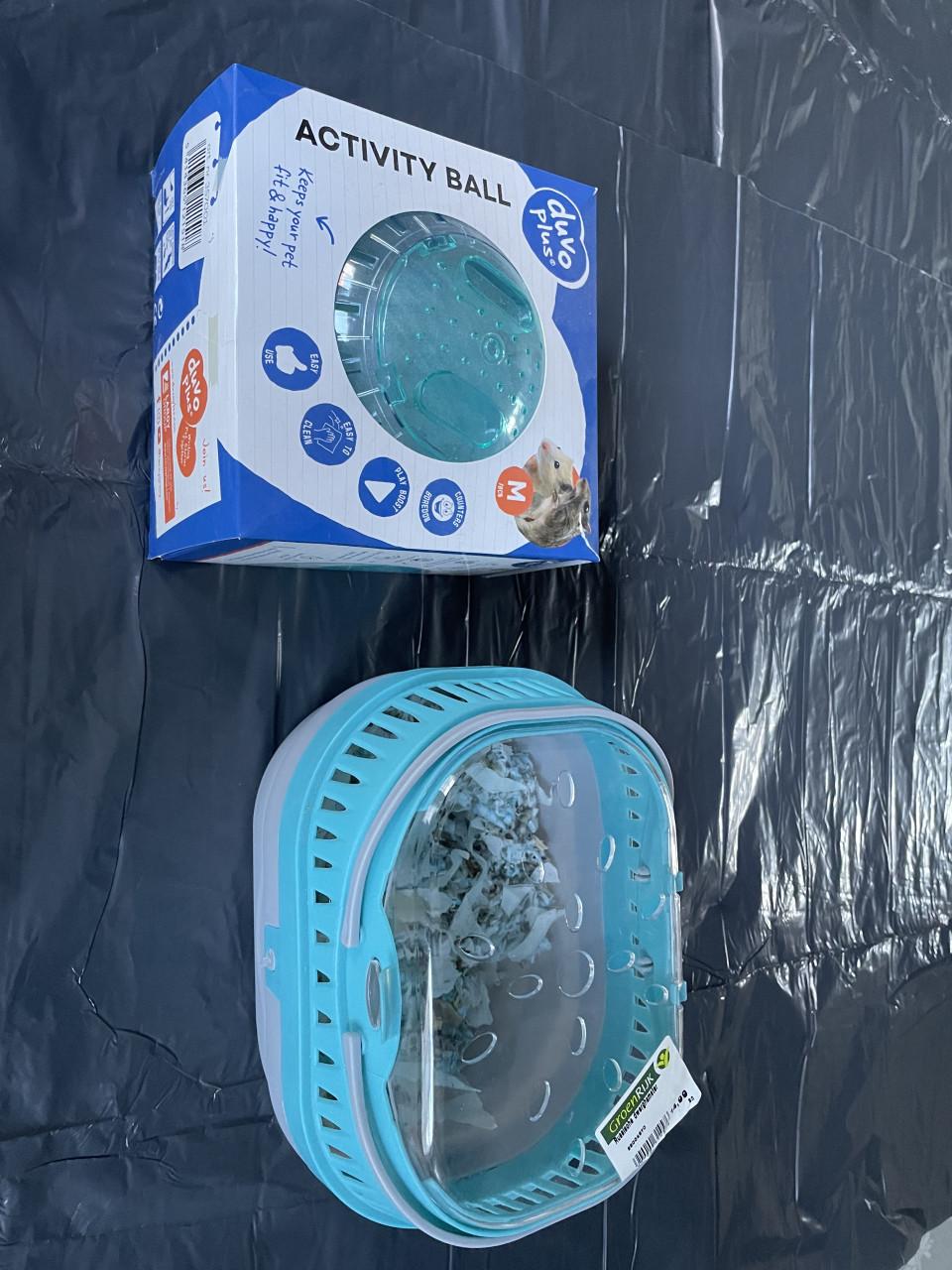 Hamster binnenhuis-paradijs: verblijf met alle benodigheden.