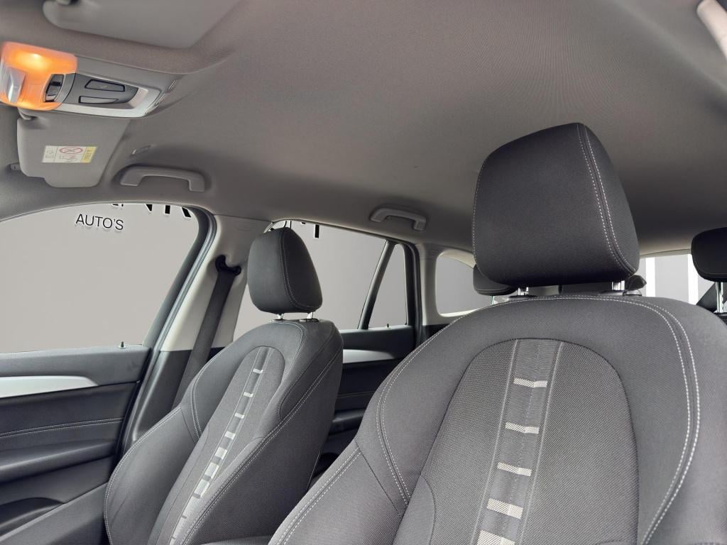 BMW X1 sdrive18i executive | verwarmde sportstoelen | camera | led | trekha