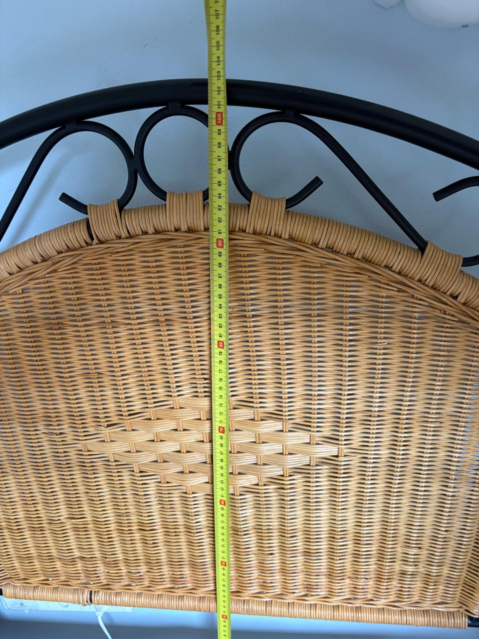 Metalen bed; zwart met rotan; 90x200