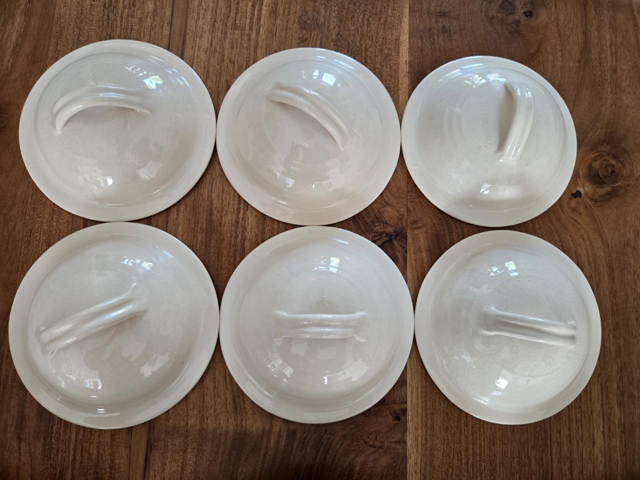 Set van 6 diepe borden met deksels.Helemaal gaaf en nieuw.