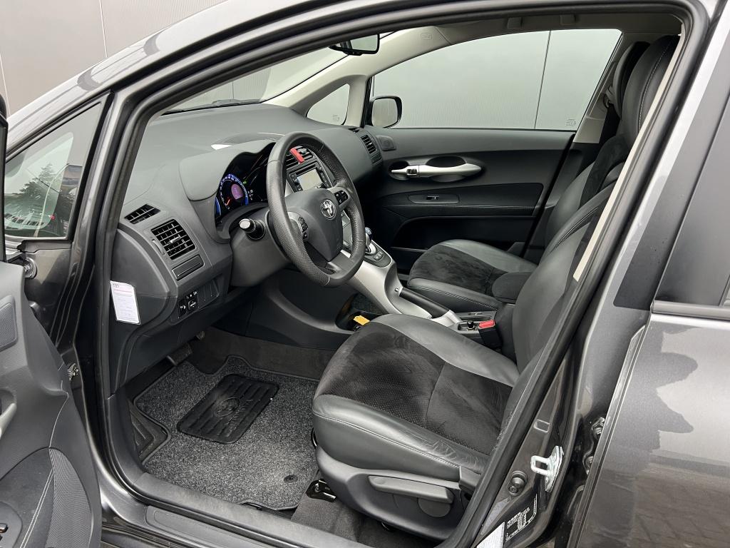 Toyota Auris 1.8 full hyb.exe.bns | trekhaak | parkeercamera