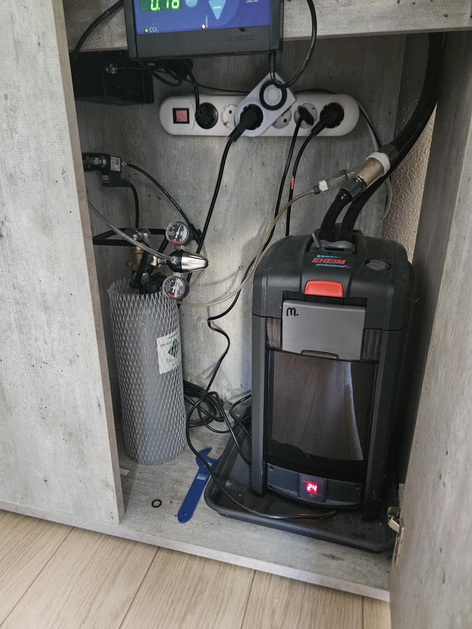 Aquarium 240l incl extern filter en CO2
