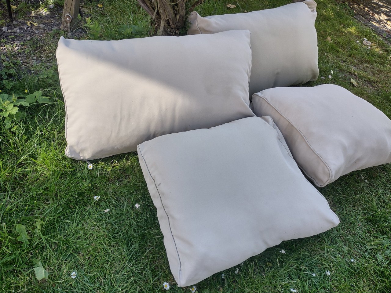 Prachtige beige loungeset kussens, tuinset kussens. Ecru.